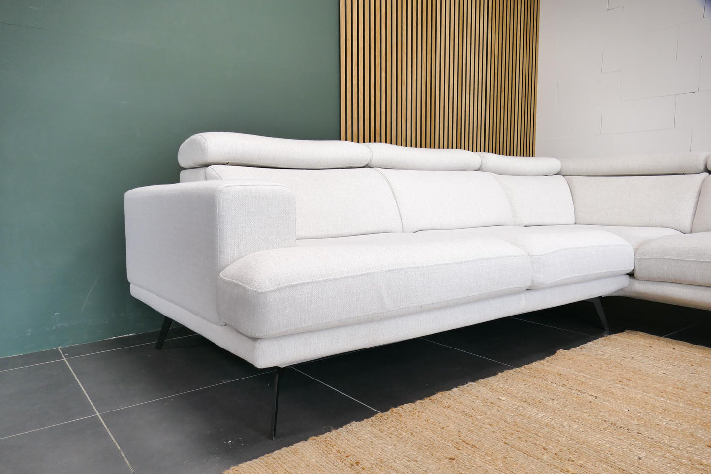 Refurbished Goossens Hoekbank Viggo gebroken wit