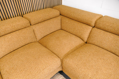 Refurbished InHouse hoekbank Nayomi Goudgeel met hocker