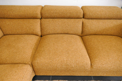 Refurbished InHouse hoekbank Nayomi Goudgeel met hocker