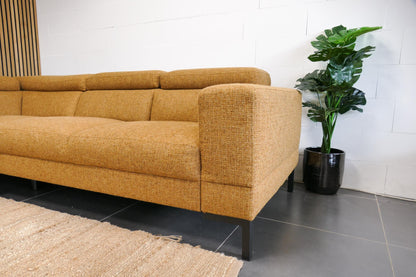 Refurbished InHouse hoekbank Nayomi Goudgeel met hocker
