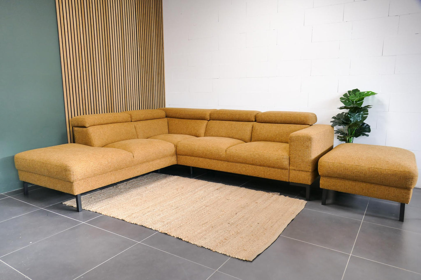 Refurbished InHouse hoekbank Nayomi Goudgeel met hocker