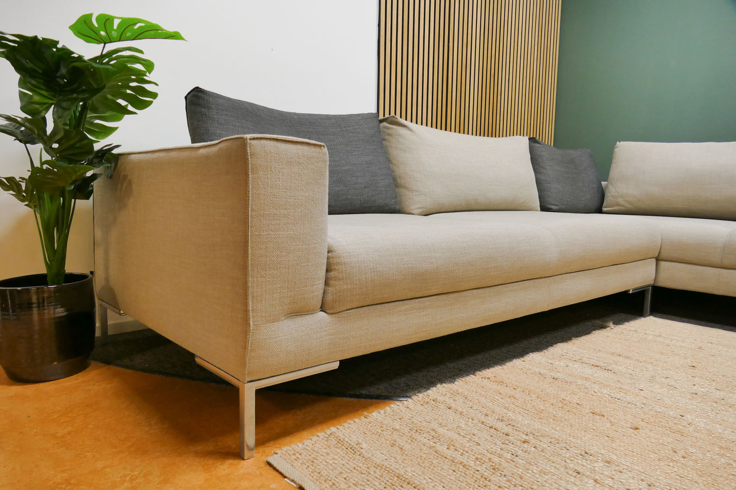 Refurbished Hoekbank Design on Stock Aikon Lounge Beige
