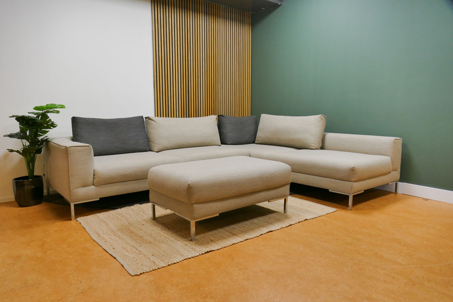 Refurbished Hoekbank Design on Stock Aikon Lounge Beige